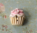 Picture of Rasberry Daisy Cup Cake